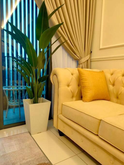 Millerz Suite 3R2B Condo Near MidValley 3 Beds 3 Bedrooms Staycation Best Choice