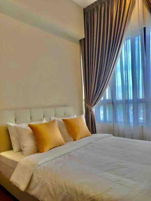 Millerz Suite 3R2B Condo Near MidValley 3 Beds 3 Bedrooms Staycation Best Choice