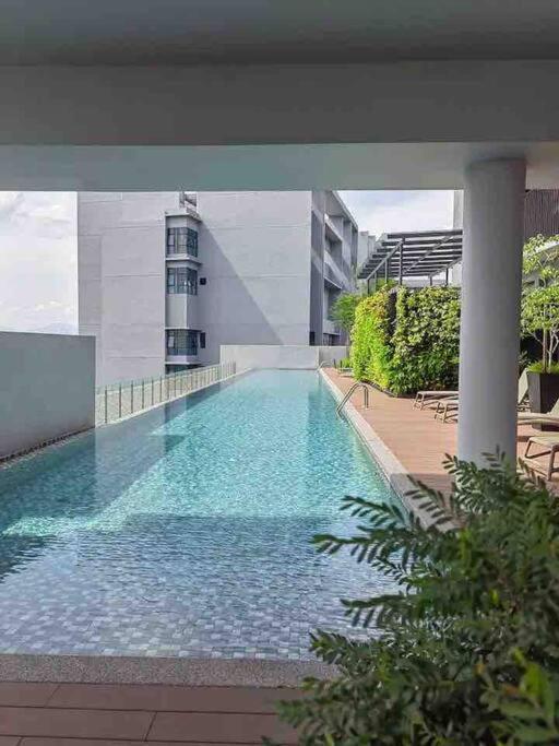 Millerz Suite 3R2B Condo Near MidValley 3 Beds 3 Bedrooms Staycation Best Choice