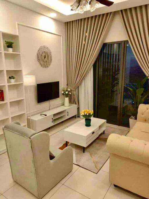 Millerz Suite 3R2B Condo Near MidValley 3 Beds 3 Bedrooms Staycation Best Choice