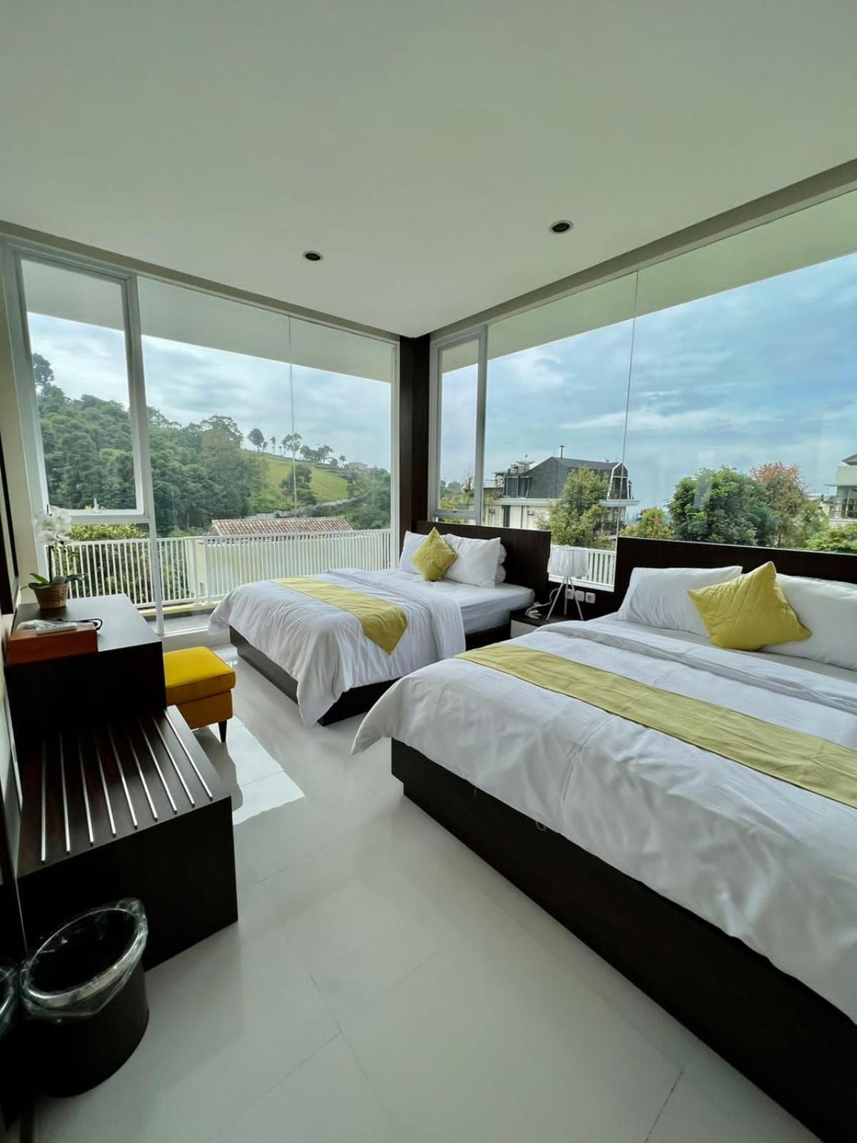 Platinum Yellow Bandung Villa 24 Pax Private Pool view 3