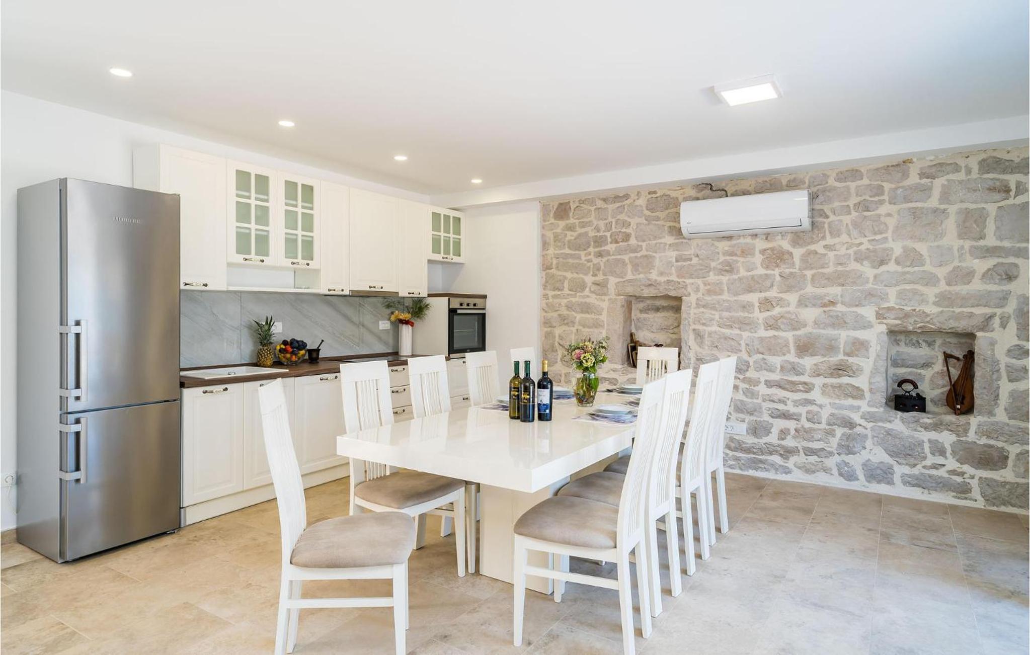 Pet Friendly Home In Putnikovic With Kitchen view 3