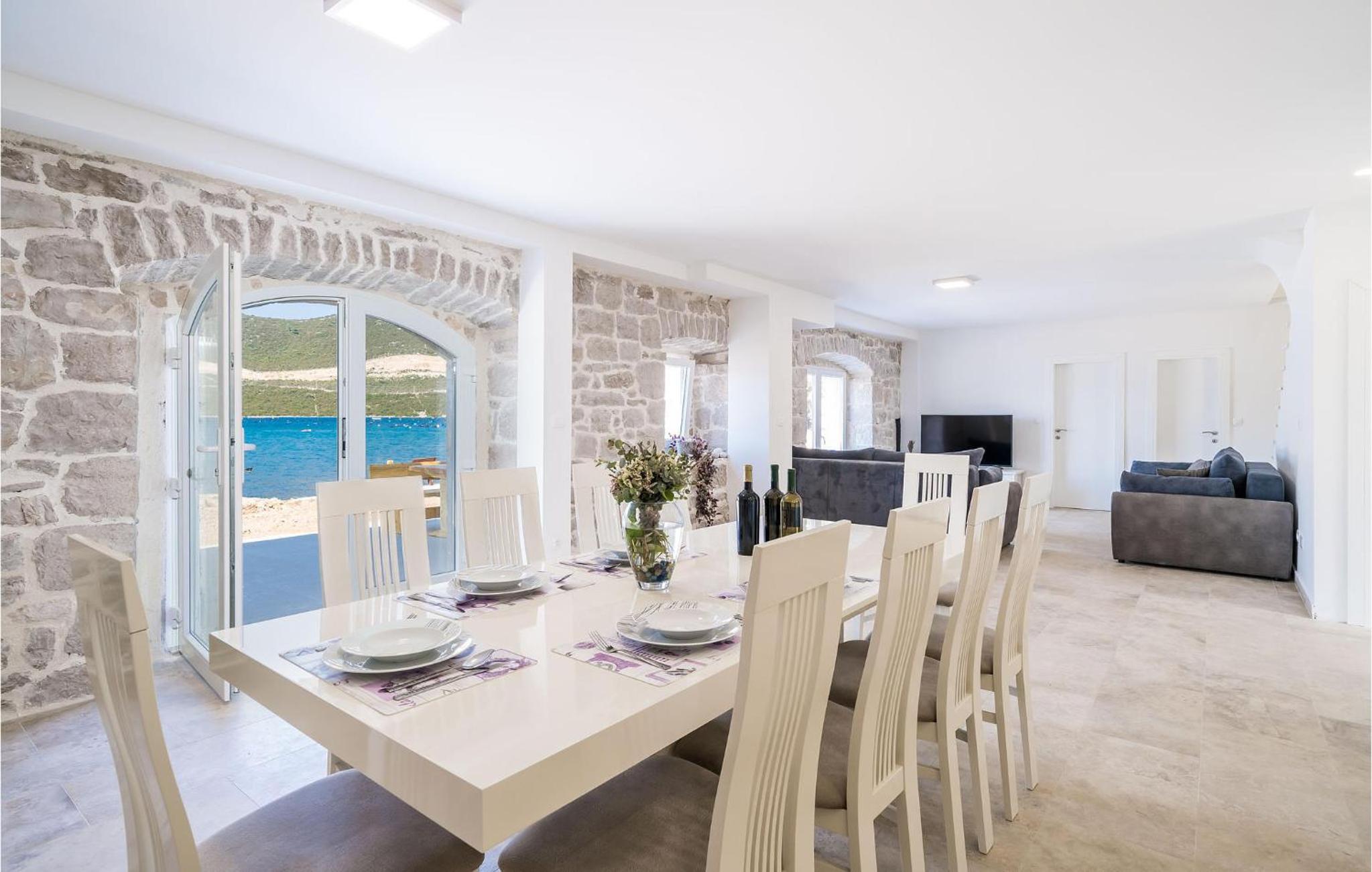 Pet Friendly Home In Putnikovic With Kitchen view 4