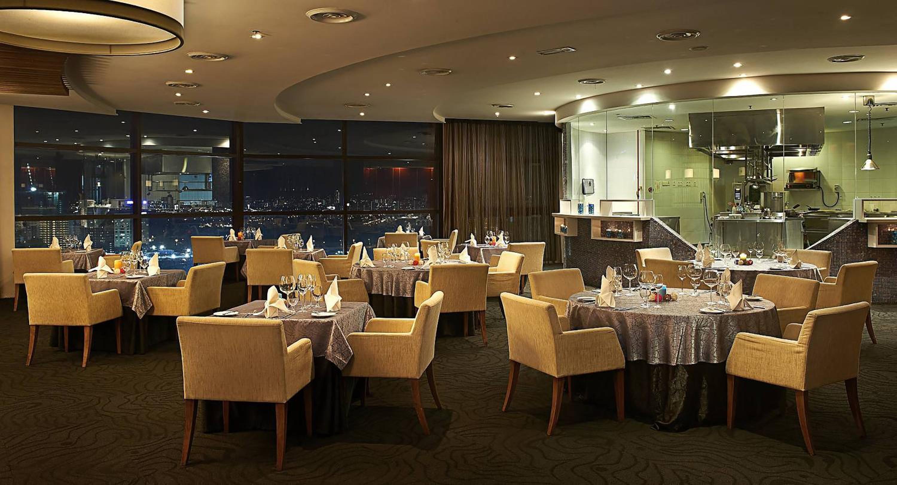 Rihanna service suite at times square