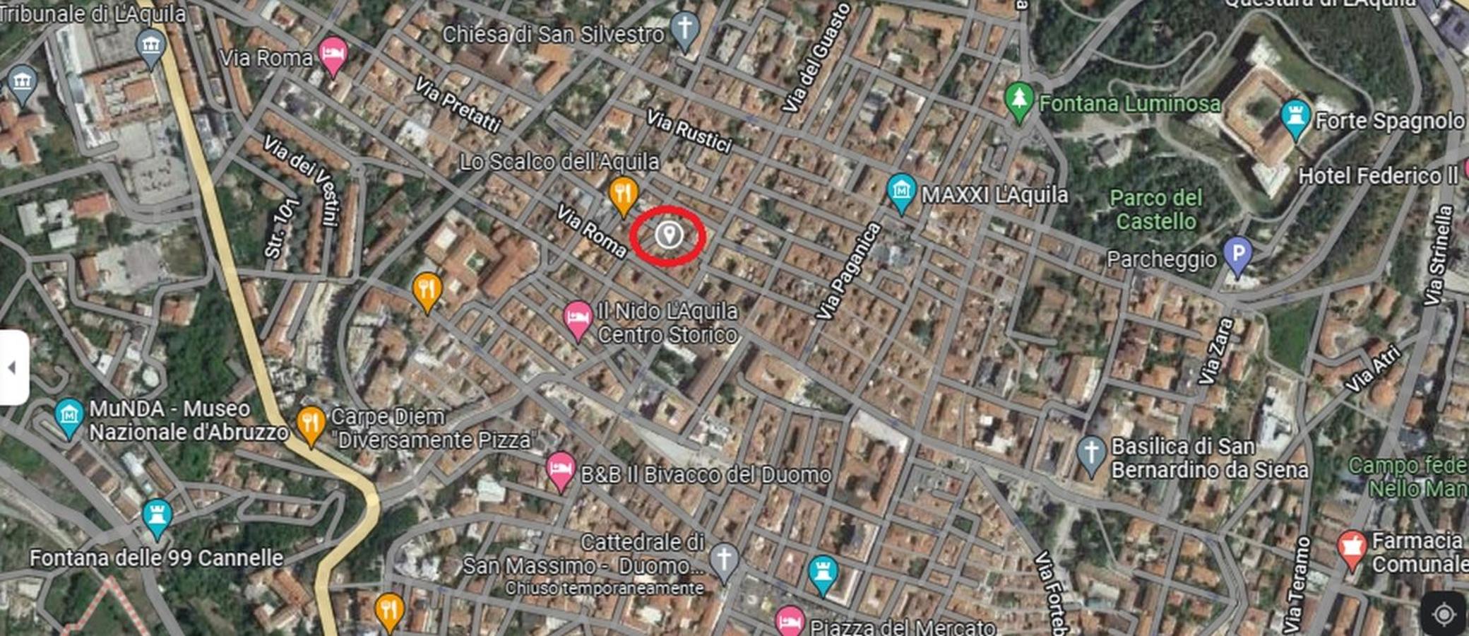 Cozy House con Corte Privata in Centro Storico AQ view 3