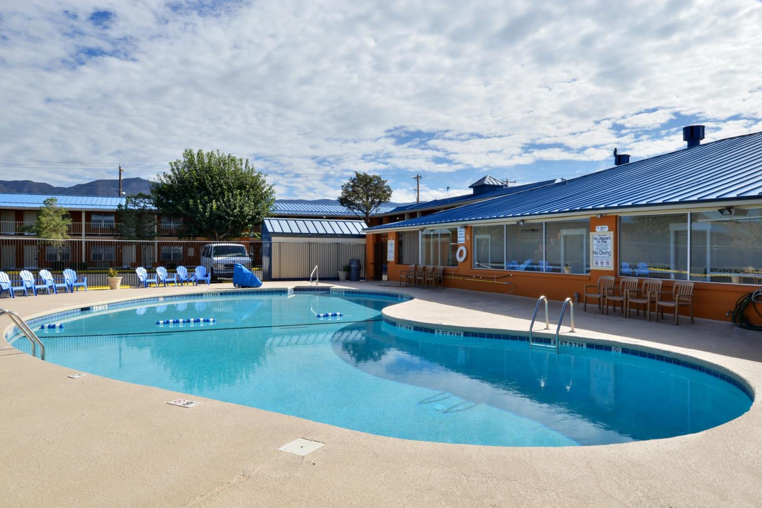 Alamogordo Vacations - The Classic Desert Aire Hotel - Property Image 1