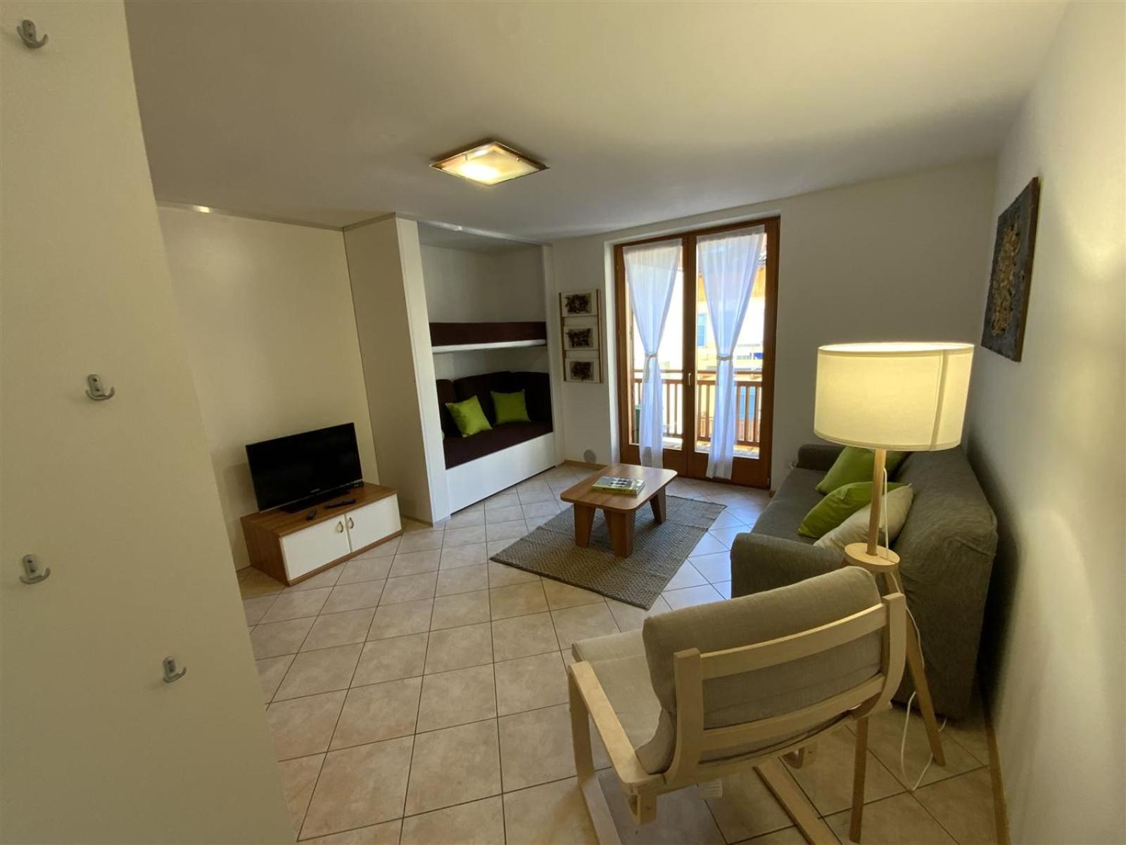 Juli Richi apartment