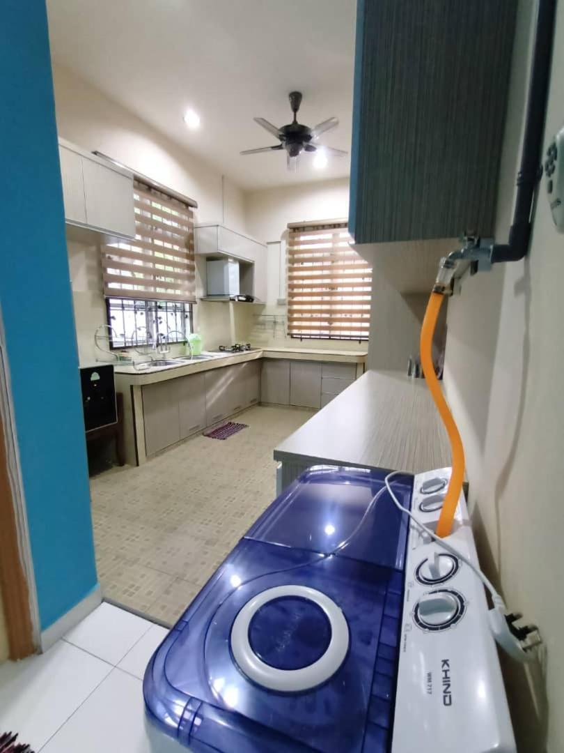 Homestay Kemaman Private Pool Fyna photo 5