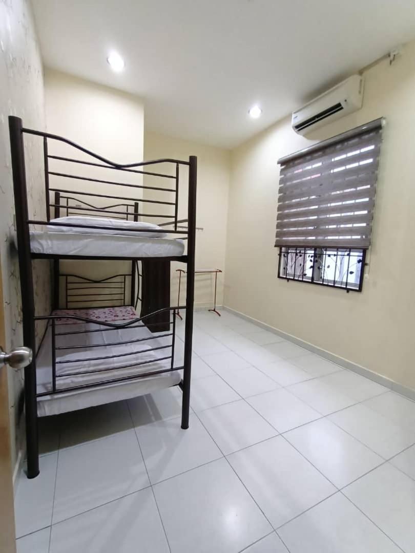 Homestay Kemaman Private Pool Fyna photo 8