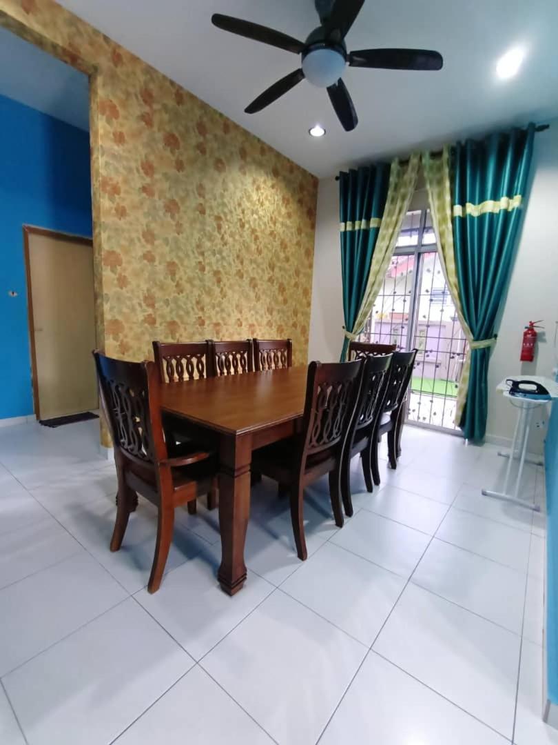 Homestay Kemaman Private Pool Fyna photo 3