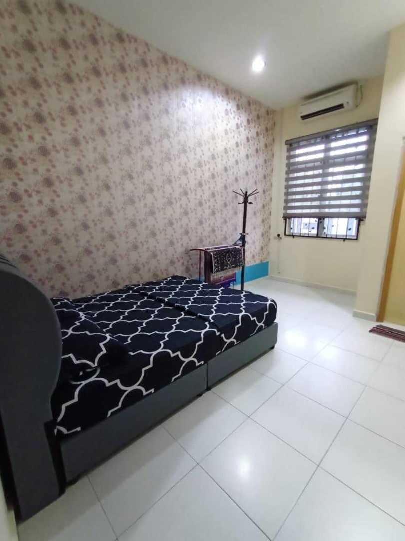 Homestay Kemaman Private Pool Fyna photo 7