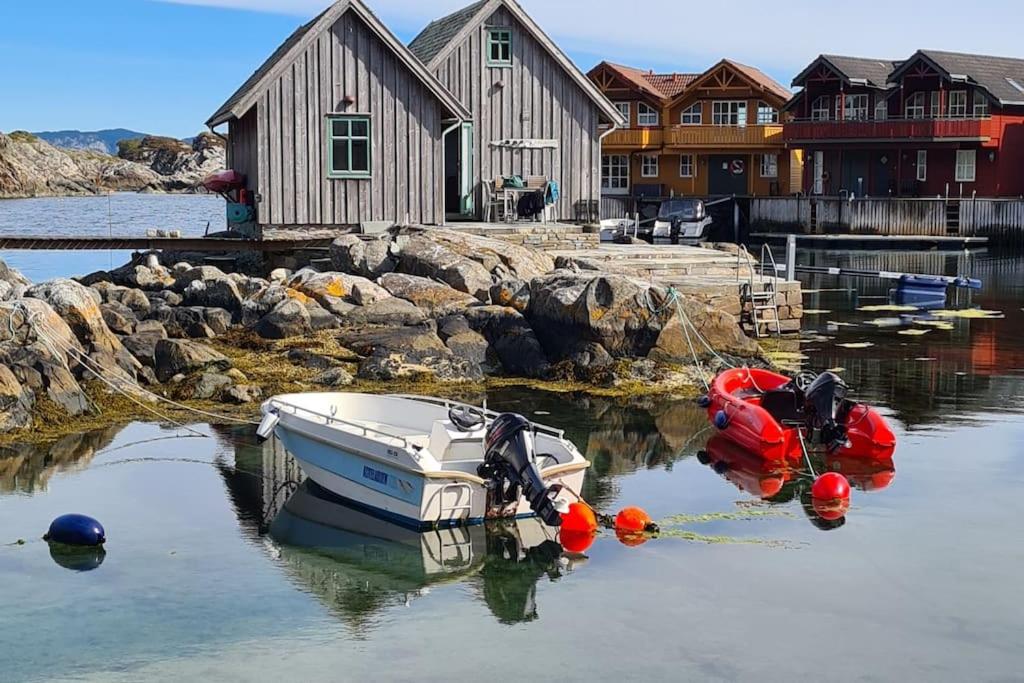 Exceptional Cottage 2 meters from the sea, possible to rent boat, Bekkjarvik, 60 km from Bergen view 2