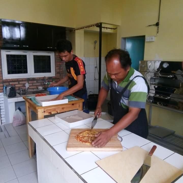 Berastagi Mountain View Homestay & Pizzeria, Berastagi - 10