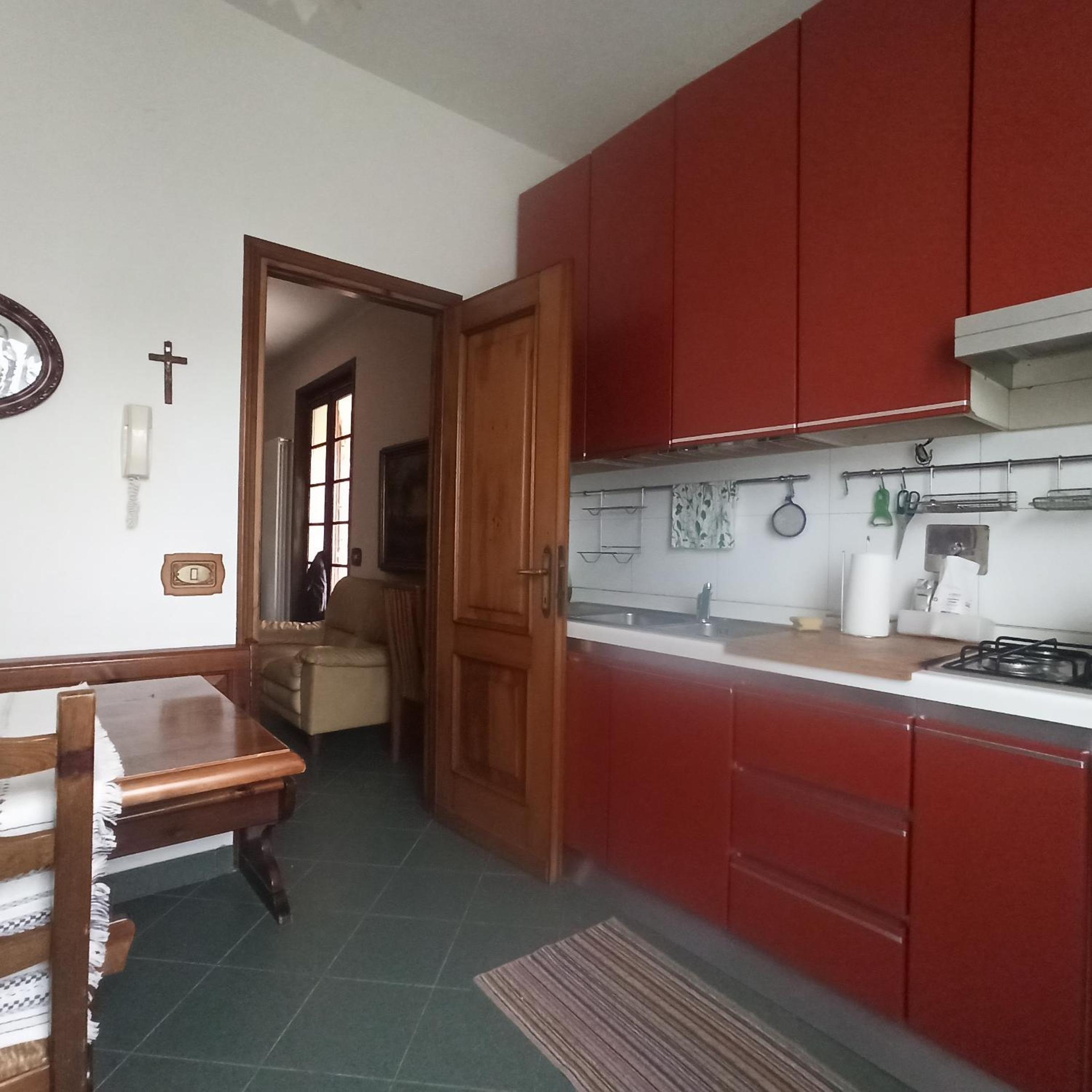 Casa VINCENZO 130 mq con portico ed ingresso esclusivo dal giardino