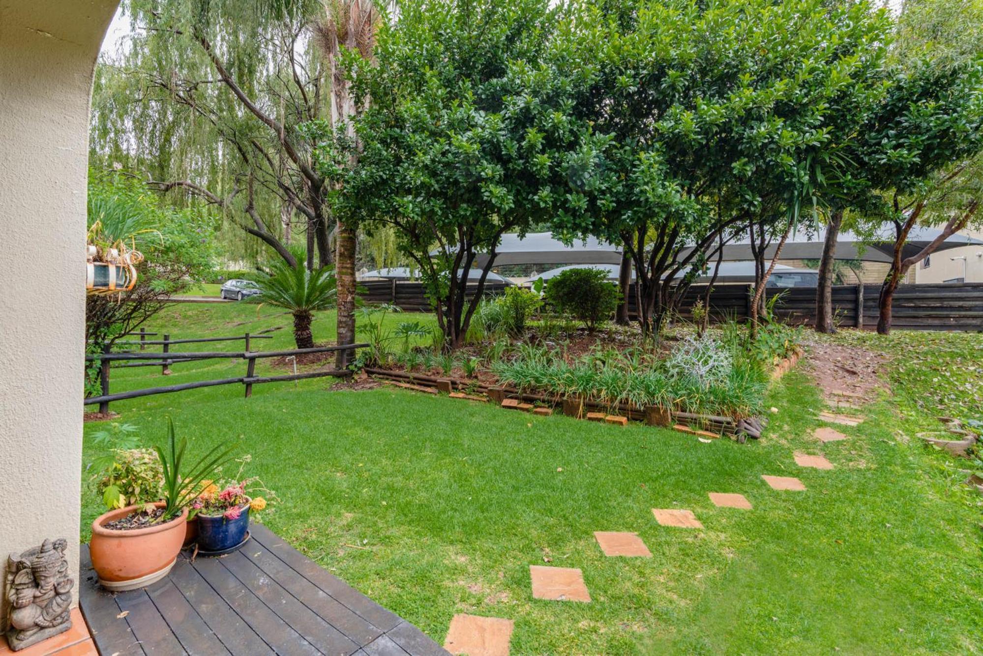 Modern 2 bedroom apartment in vibrant Melville 99