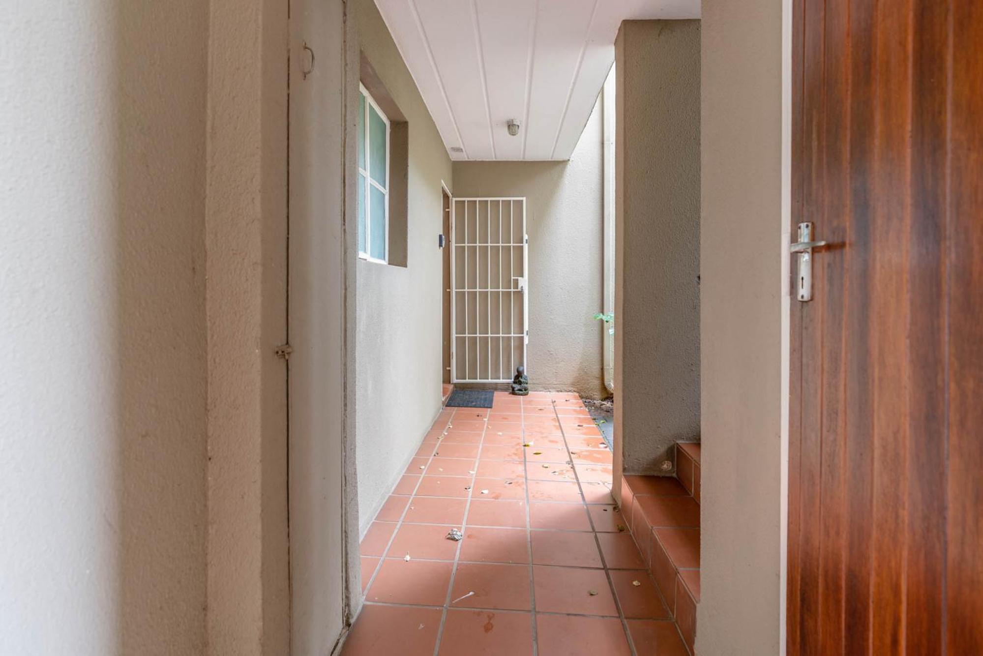 Modern 2 bedroom apartment in vibrant Melville 99
