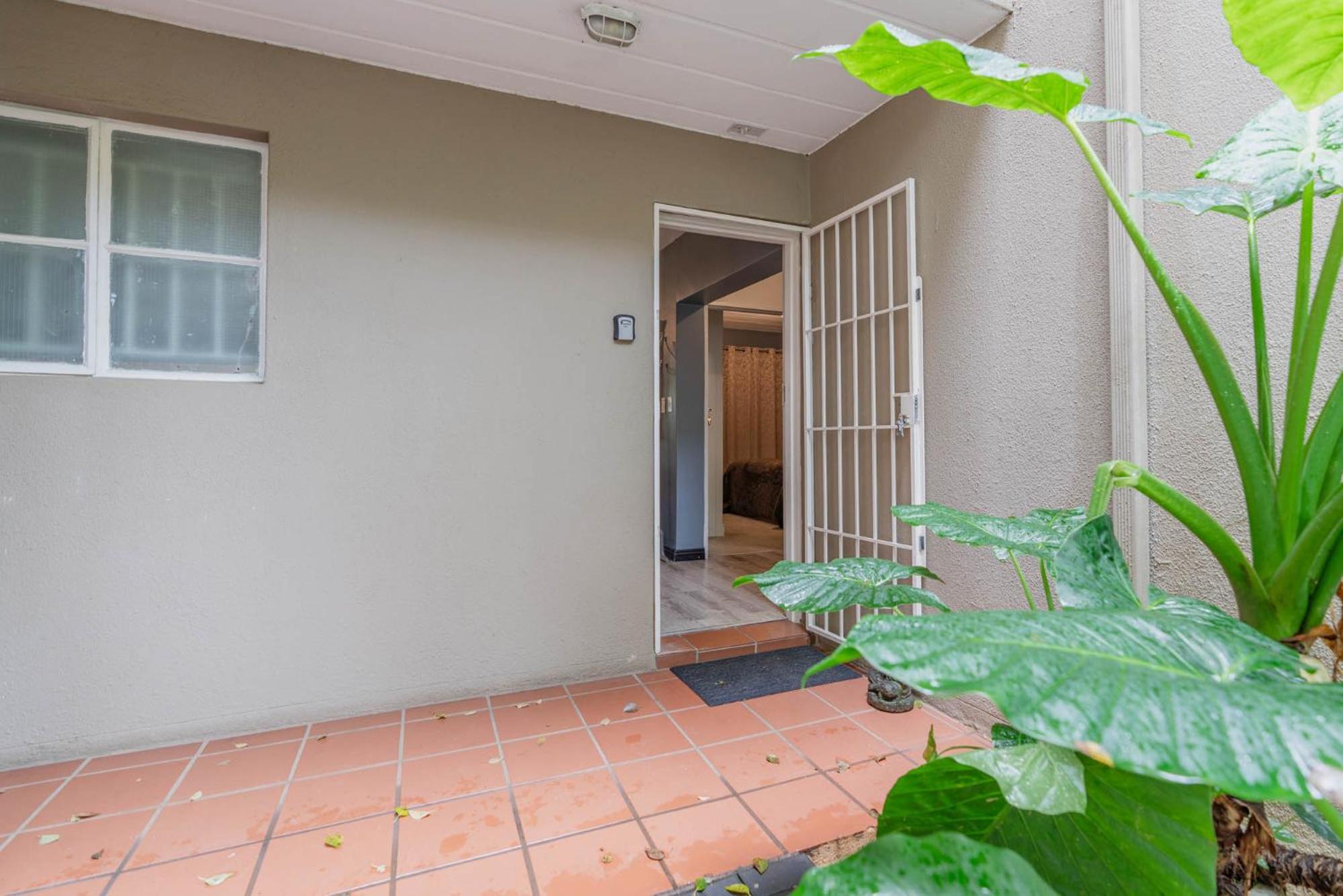Modern 2 bedroom apartment in vibrant Melville 99