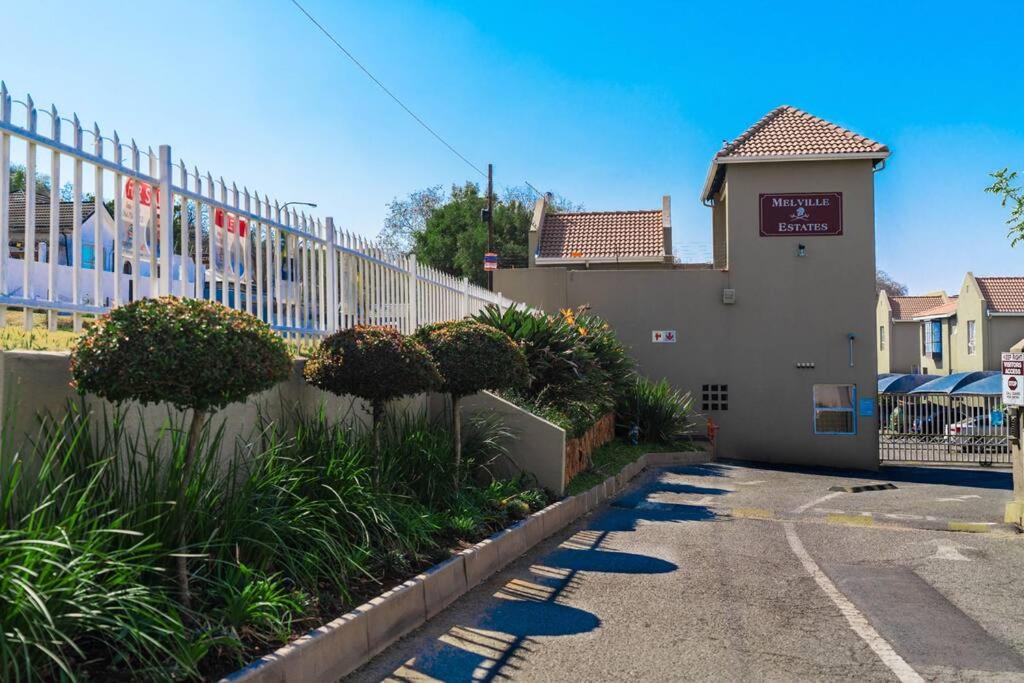 Modern apartment in culturally vibrant Melville 22