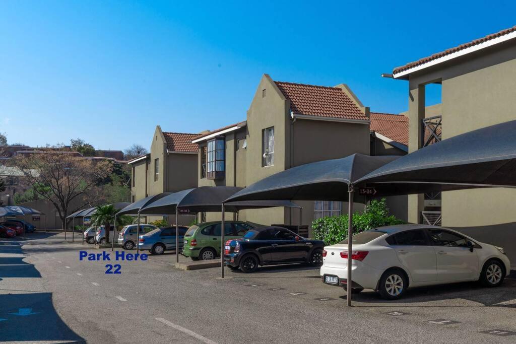 Modern apartment in culturally vibrant Melville 22