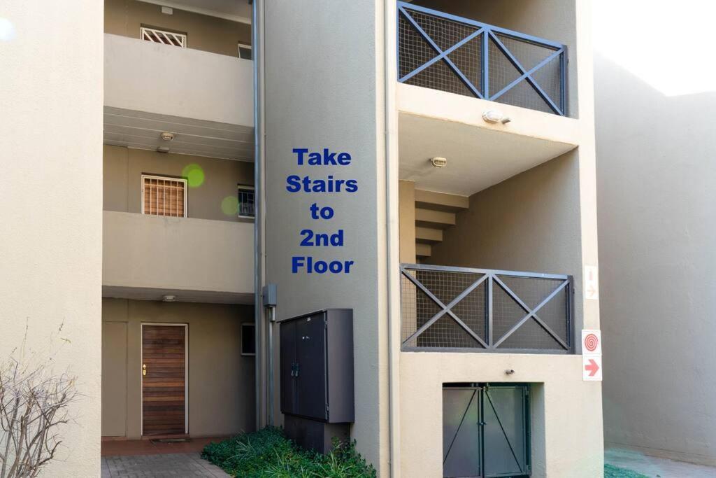 Modern apartment in culturally vibrant Melville 22