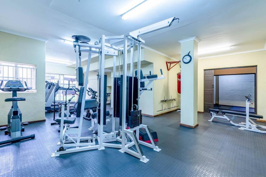 Johannesburg Vacations - Lovely 2 bedroom unit in the heart of Melville 127 - Property Image 6