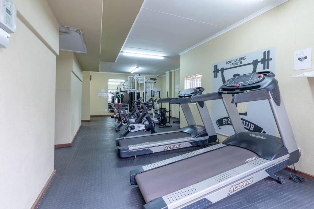 Johannesburg Vacations - Lovely 2 bedroom unit in the heart of Melville 127 - Property Image 8
