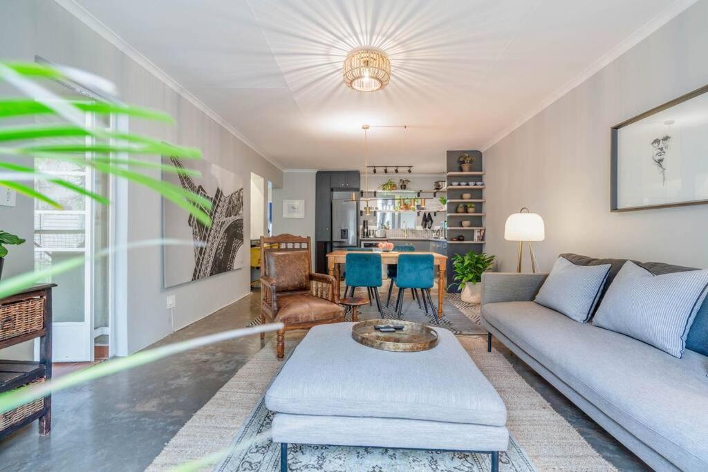 Johannesburg Vacations - Lovely 2 bedroom unit in the heart of Melville 127 - Property Image 1