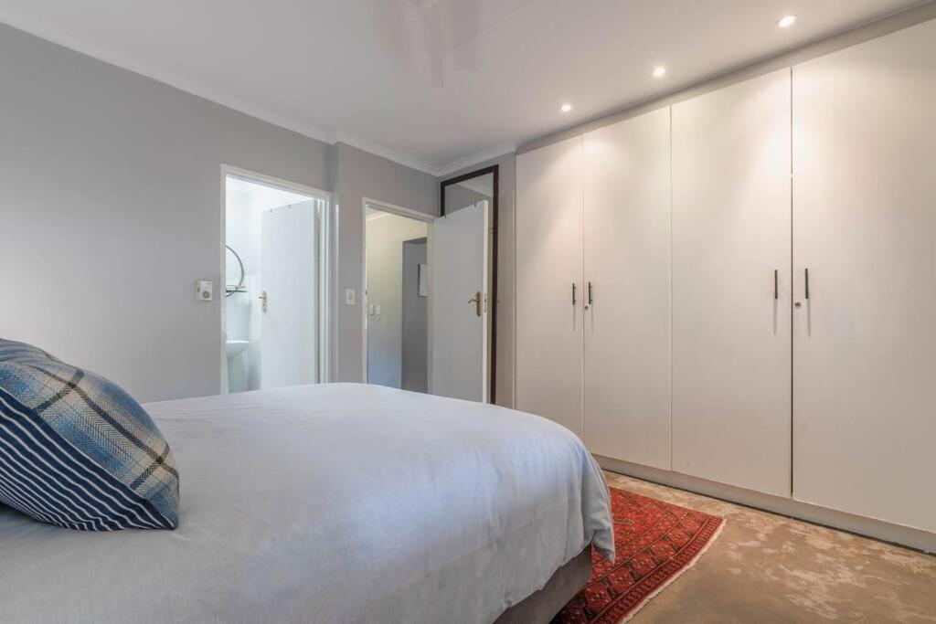 Johannesburg Vacations - Lovely 2 bedroom unit in the heart of Melville 127 - Property Image 12