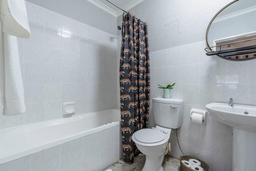 Johannesburg Vacations - Lovely 2 bedroom unit in the heart of Melville 127 - Property Image 2