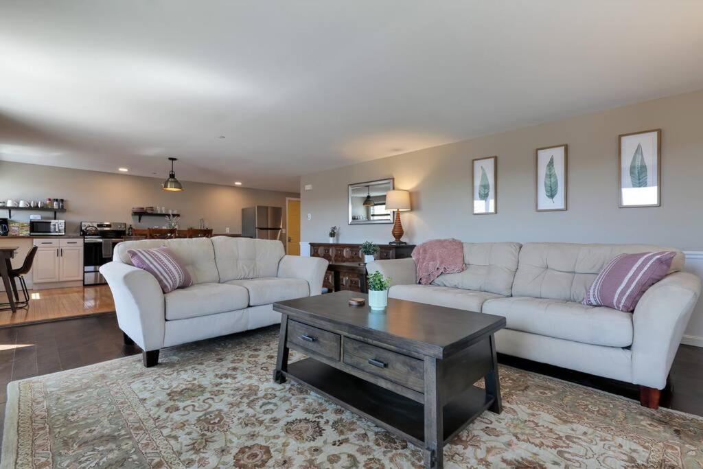2BR Condo with Ocean Views in Downtown SW Harbor "Seaglass"