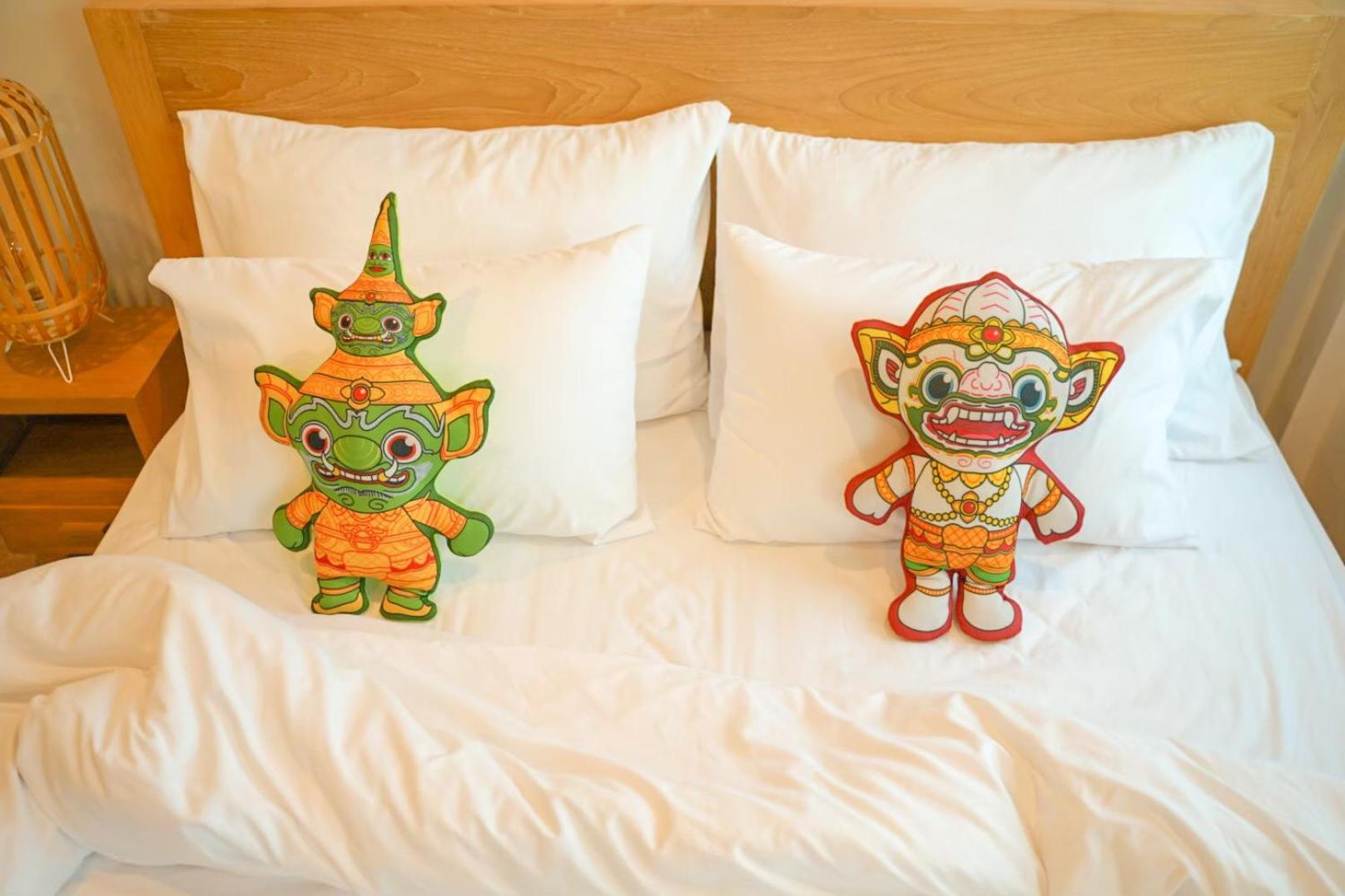 YAKTHAI POSHTEL