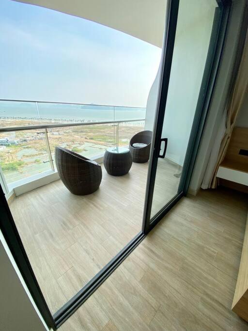 Luxury condo with gorgeous view to Ha Long Bay view 3
