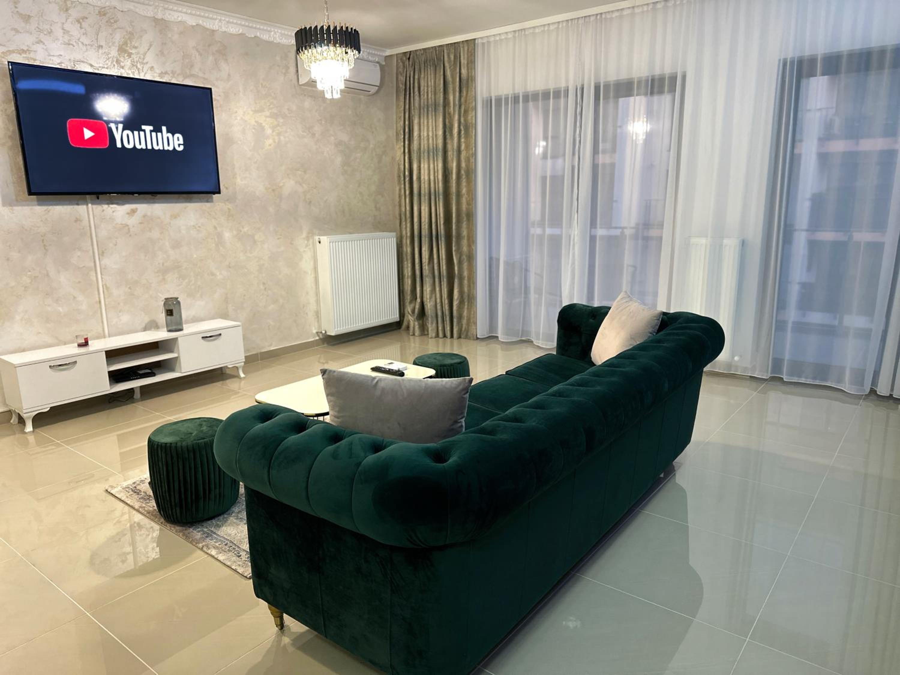 Mrs Smart Luxury Apartament view 5