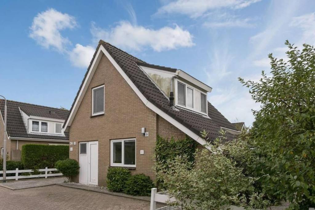 HÜBSCHES FERIENHAUS IN OUDDORP - fußläufig zum Strand und Zentrum