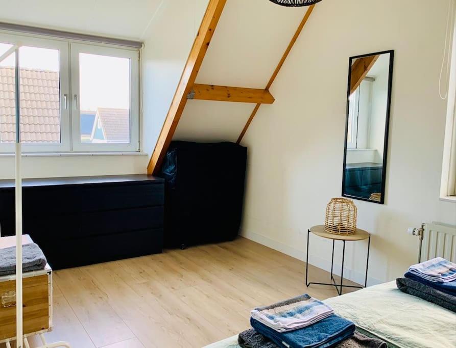 HÜBSCHES FERIENHAUS IN OUDDORP - fußläufig zum Strand und Zentrum