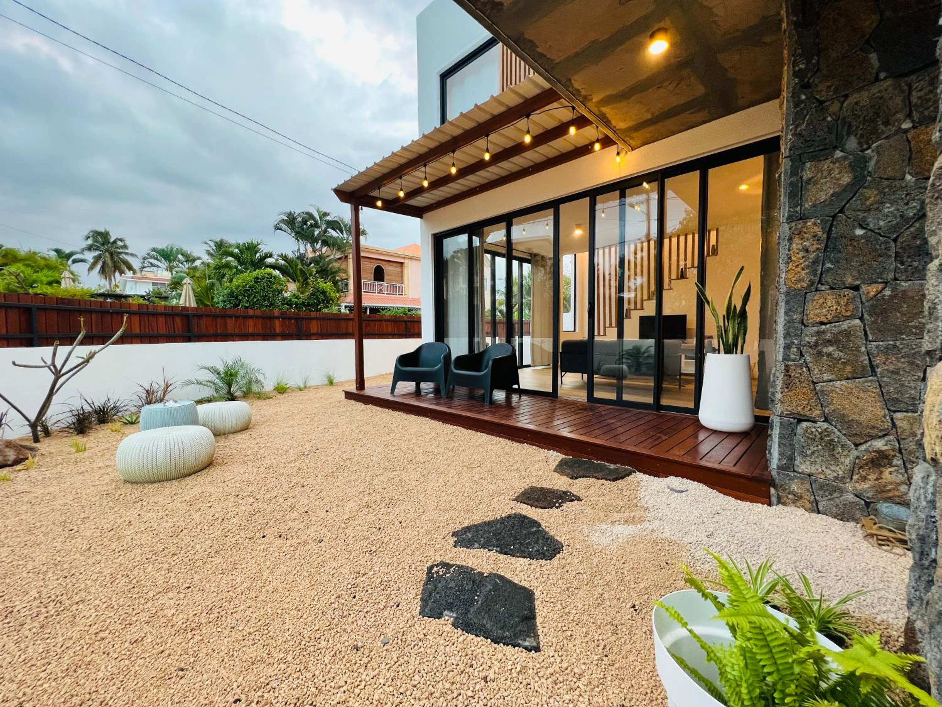 Into the Sea - Modern Home Close to the Beach photo 2