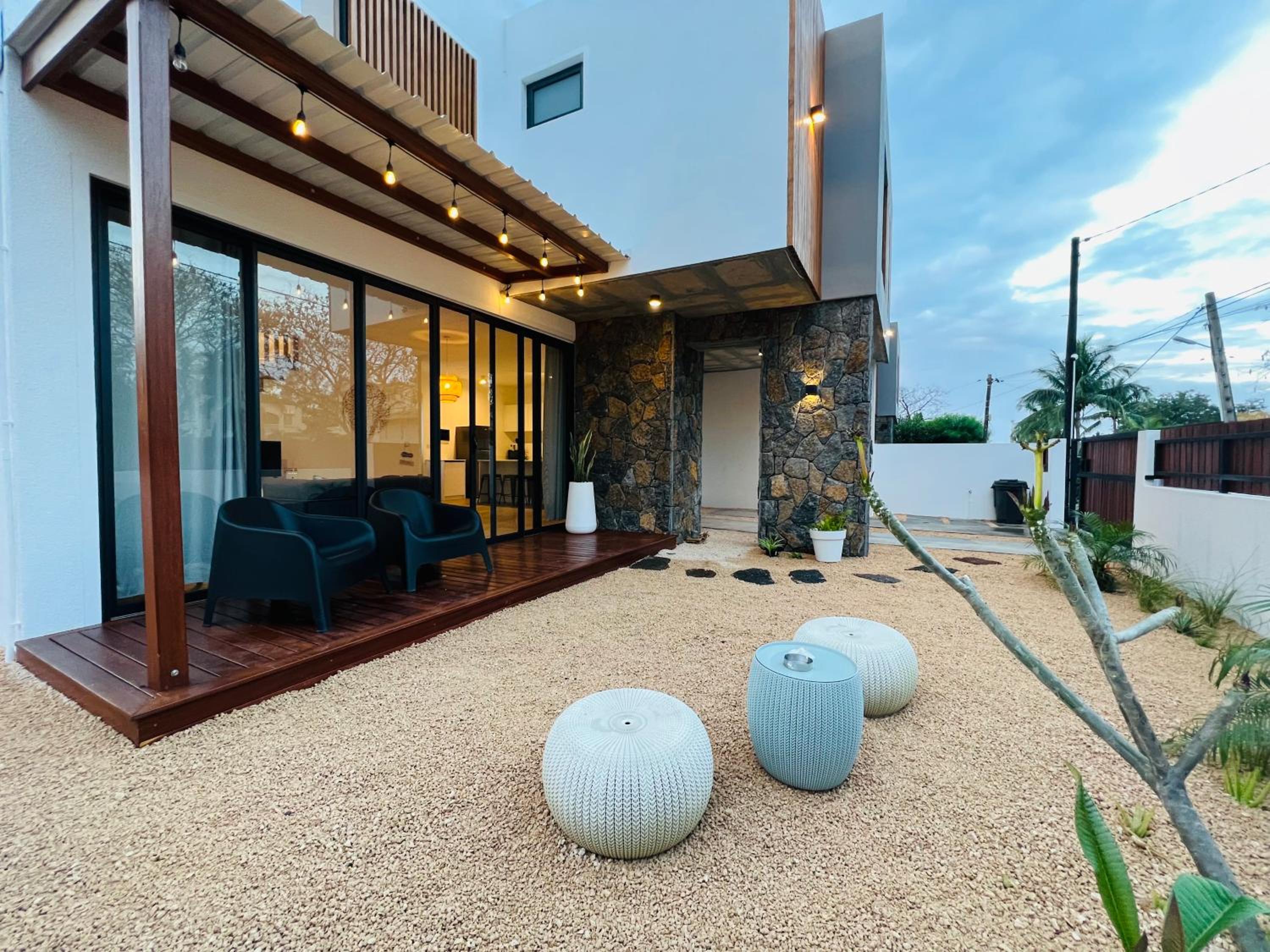 Into the Sea - Modern Home Close to the Beach photo 3