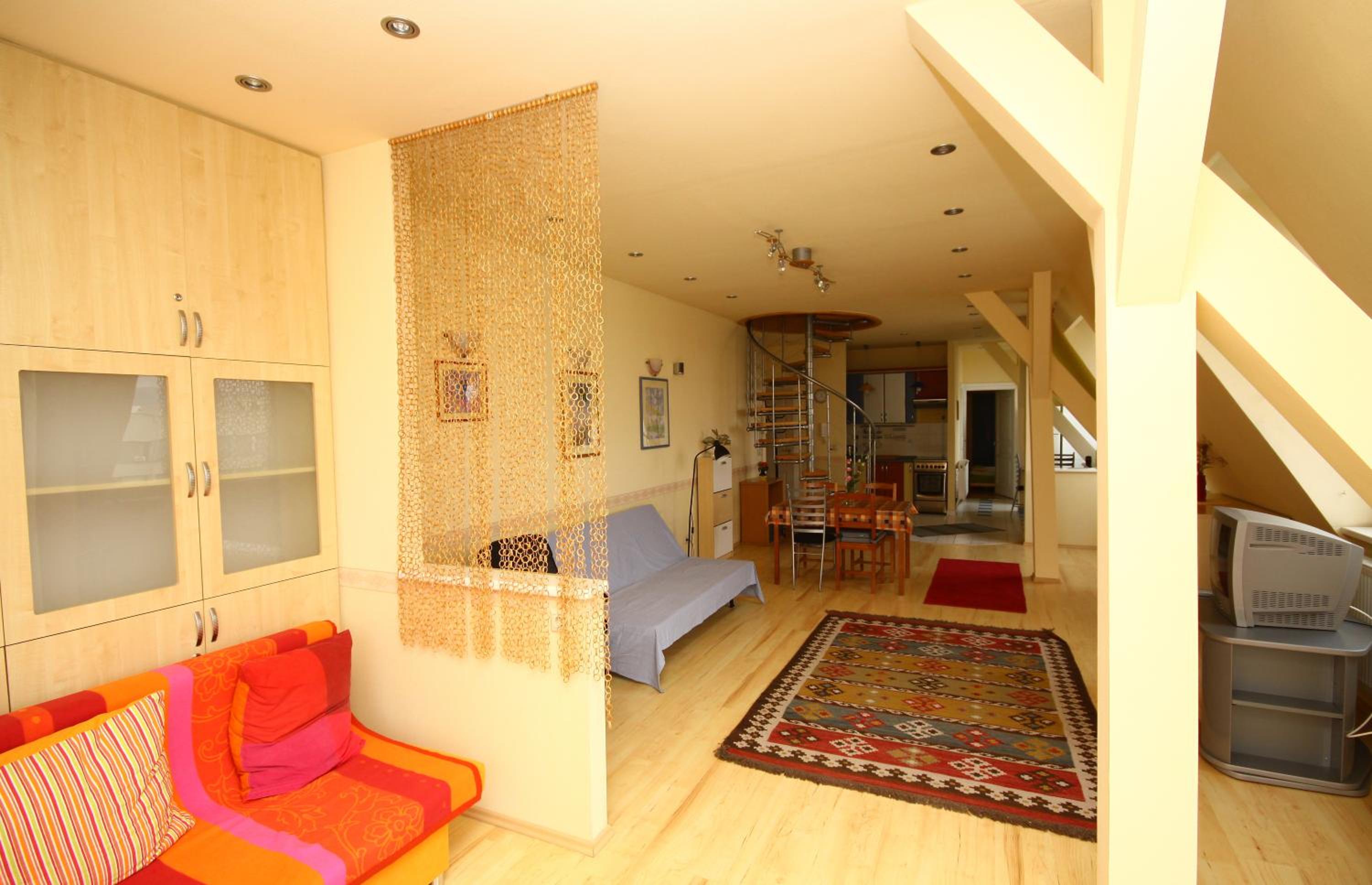 Pal's Hostel and Apartments