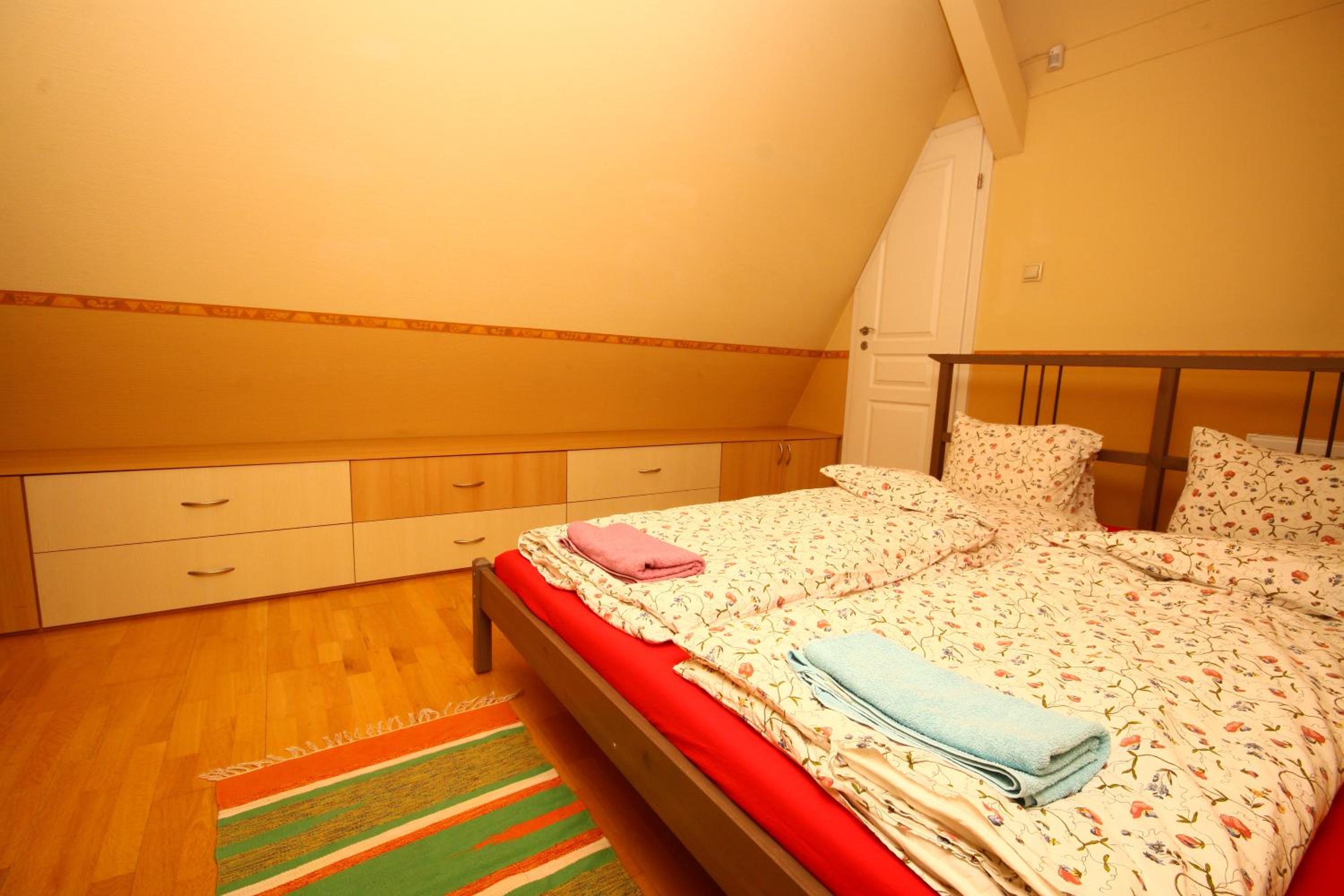 Pal's Hostel and Apartments