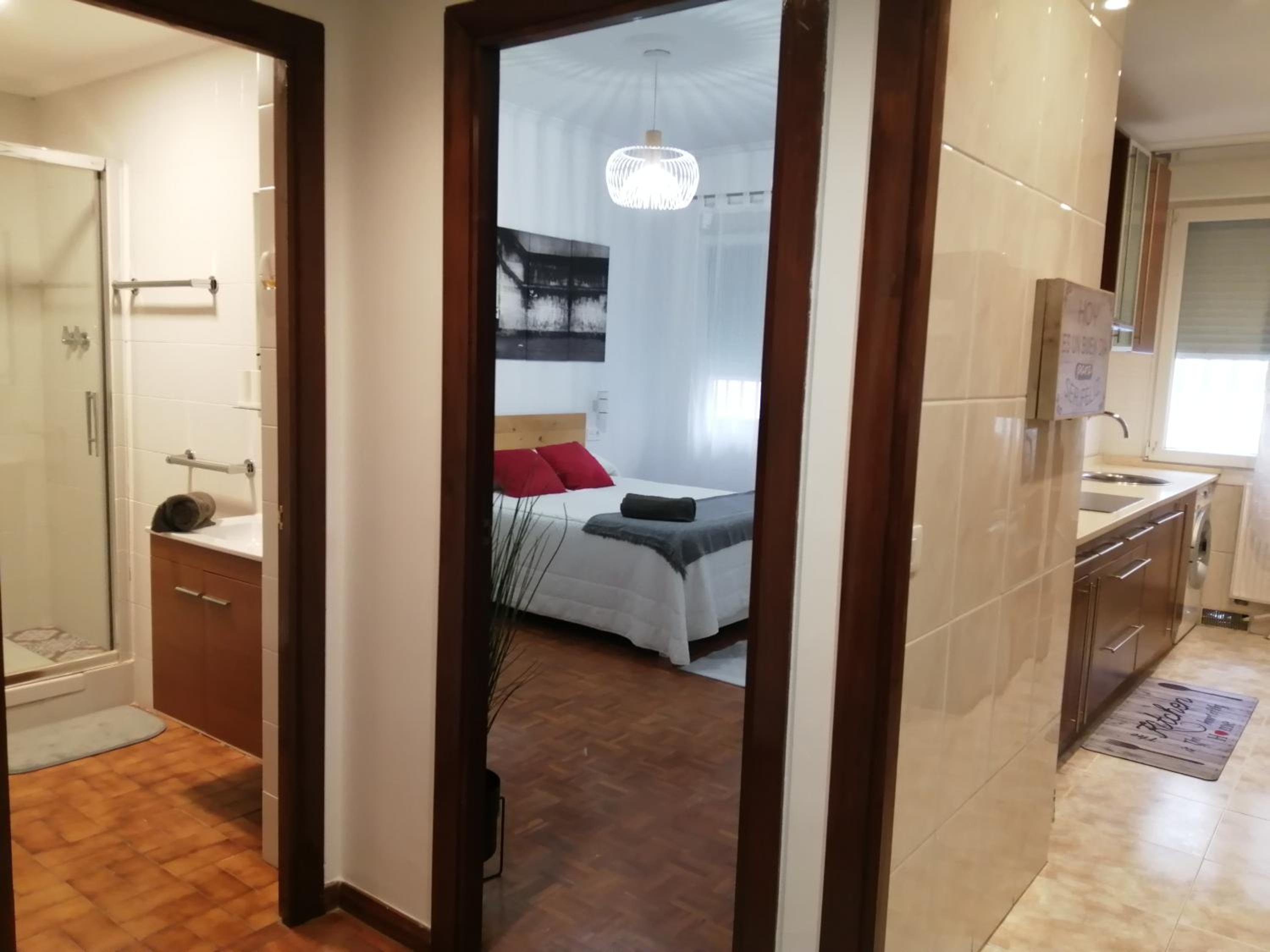 Piso luminoso, amplio y tranquilo en Casco Viejo