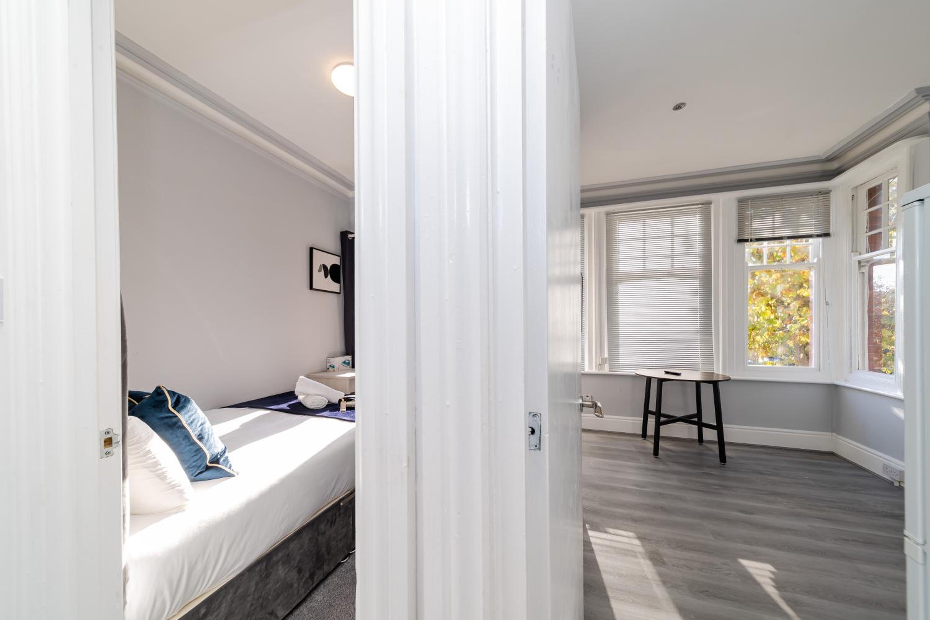 FLASH SALE Hove 1 Bedroom Flat BN329DAV06 view 5