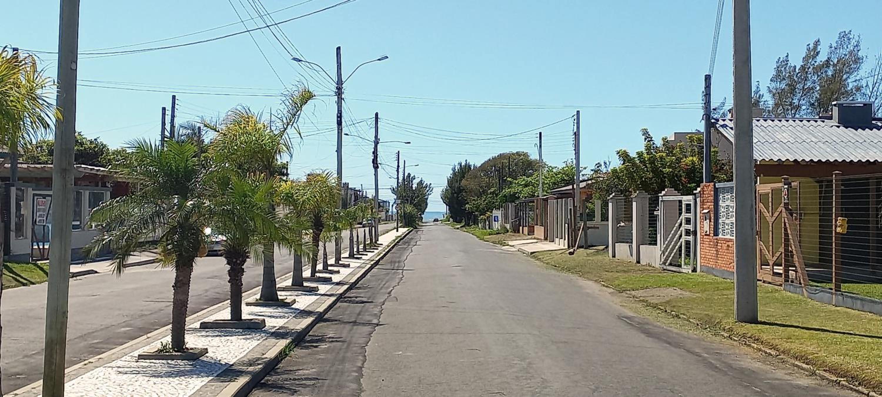 Casa Com Três Dormitórios Pertinho Do Mar Em Capão Da Canoa
