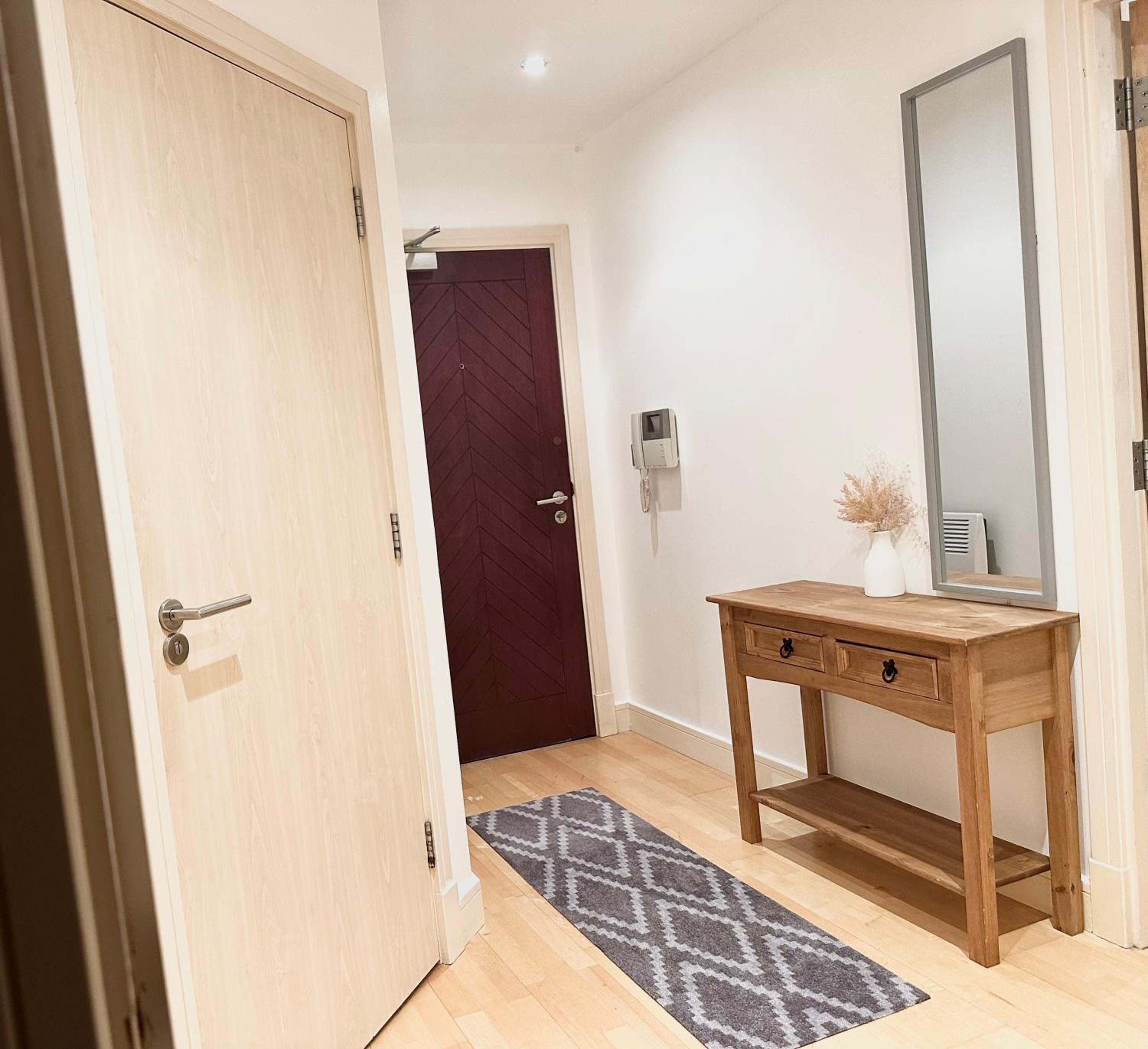 Birmingham Vacations - The Temple House Balcony Suite - Property Image 2