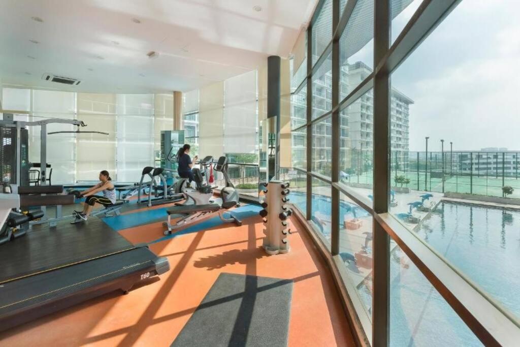 Studio family 4pax 2 beds balcony Palazio Mt Austin by GDRAGON HomeStay