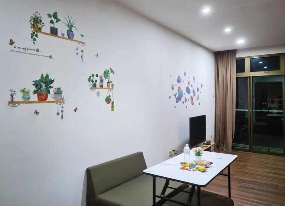 Studio family 4pax 2 beds balcony Palazio Mt Austin by GDRAGON HomeStay