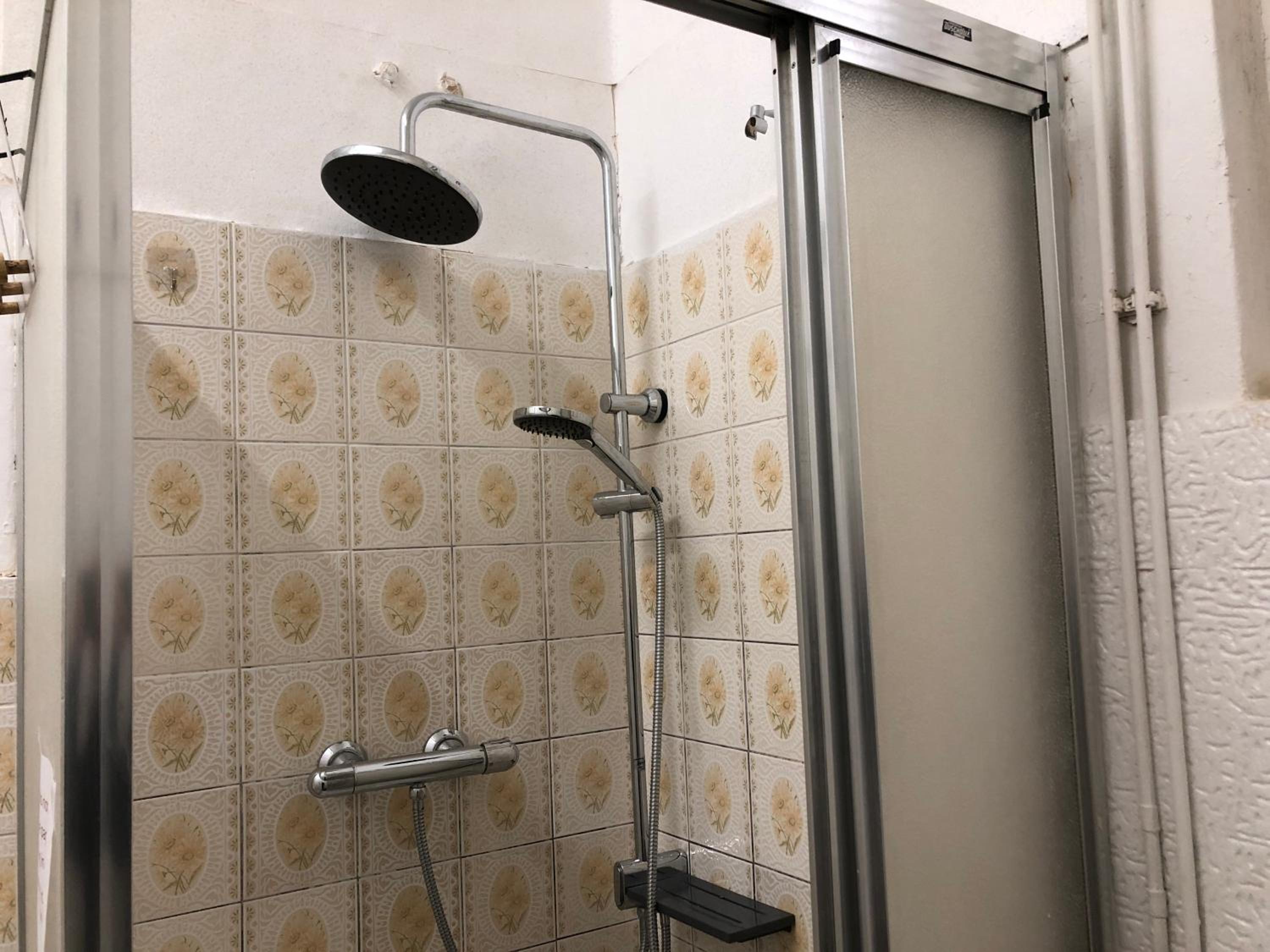 Convenient 3BR Apt. near Danube & Millenium Tower