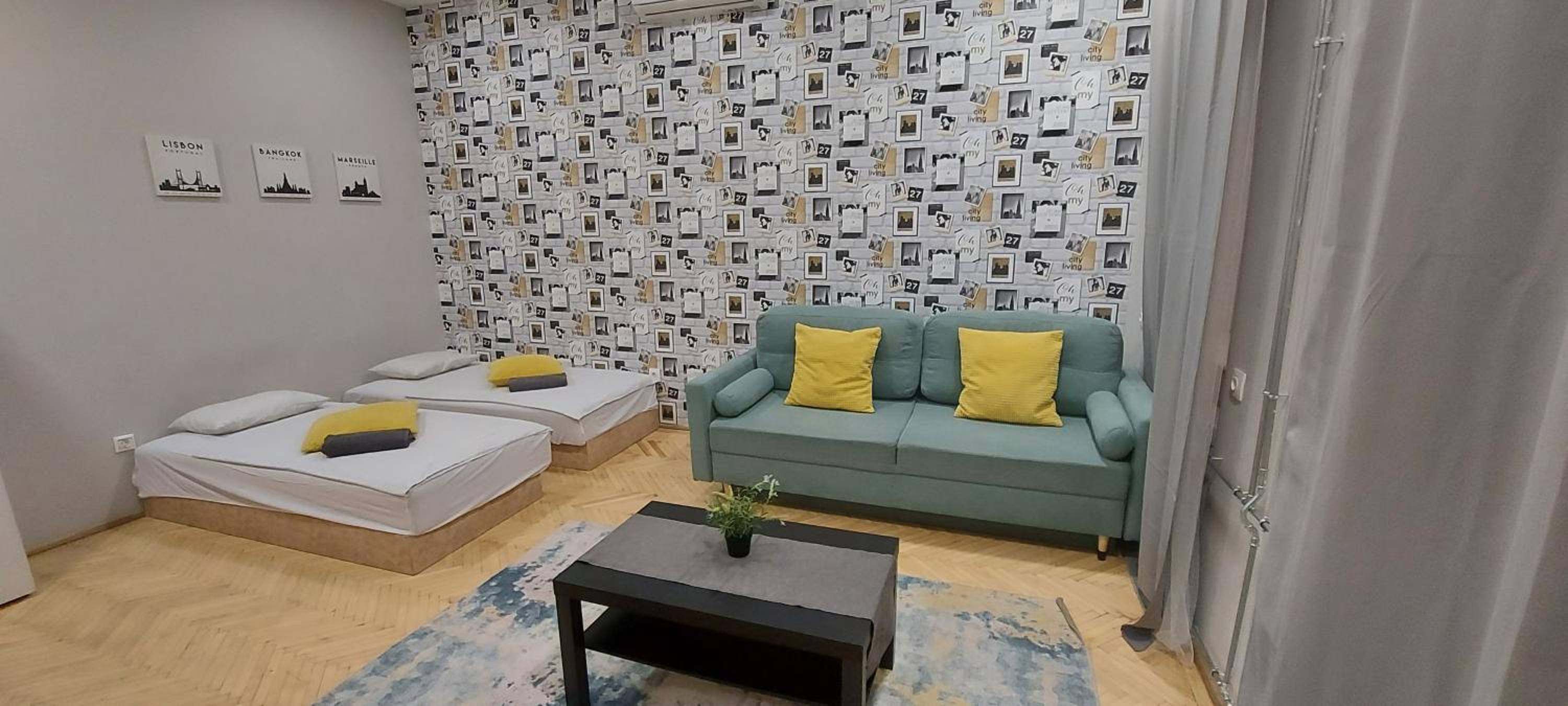 Studio 4 Apartment in the Party District view 2
