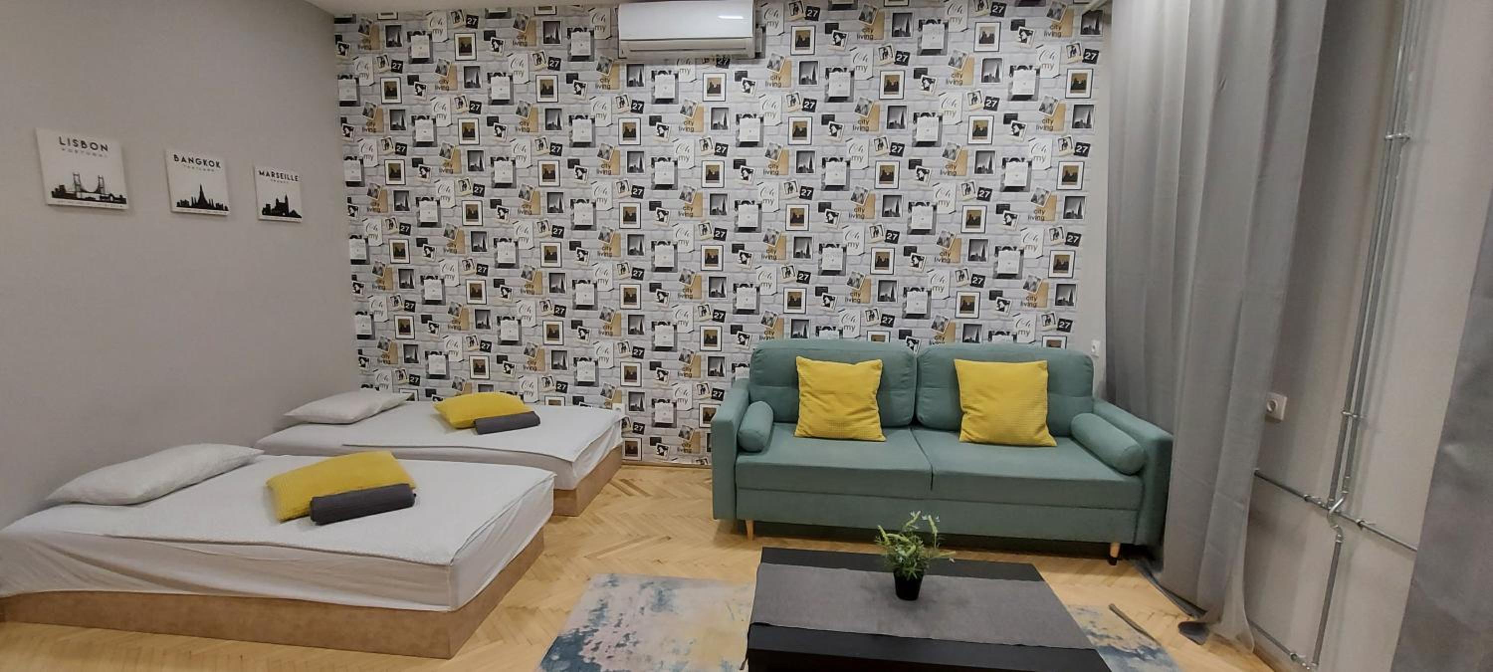 Studio 4 Apartment in the Party District view 3
