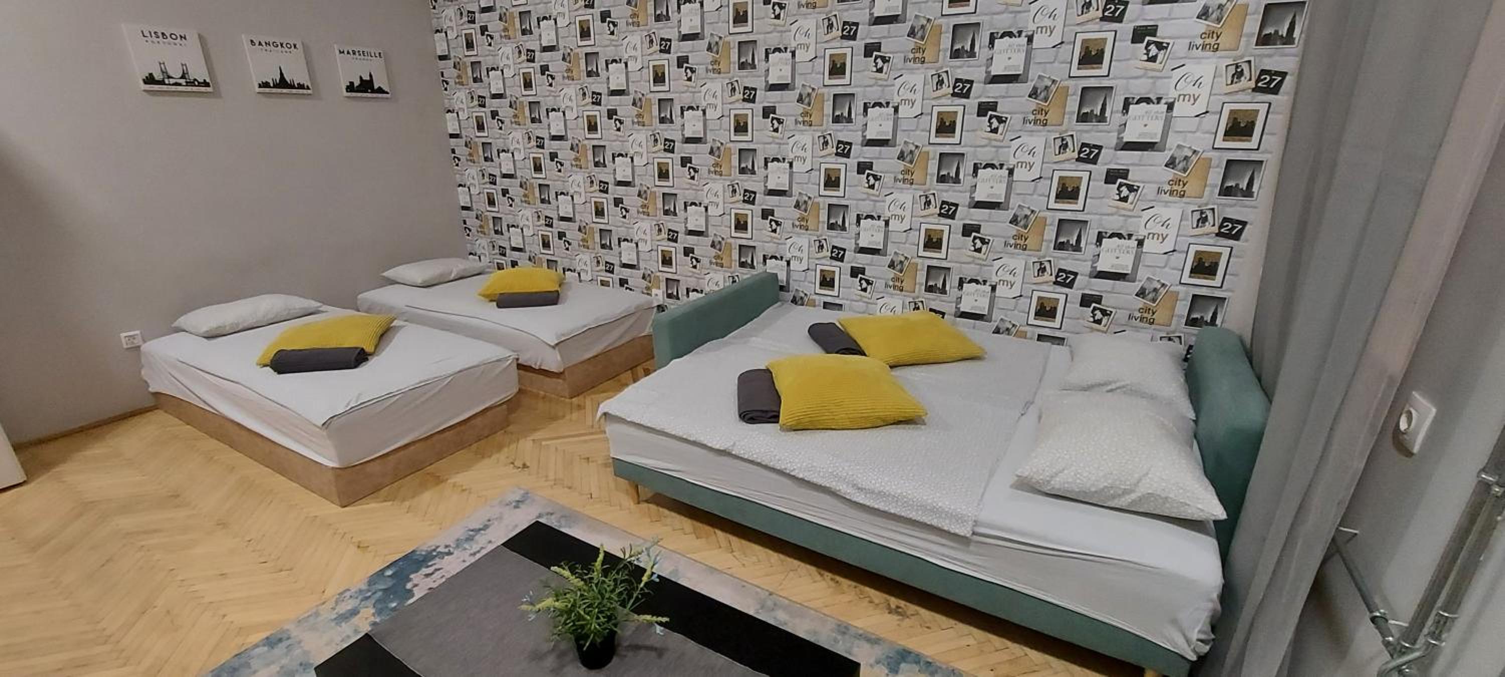 Studio 4 Apartment in the Party District view 4