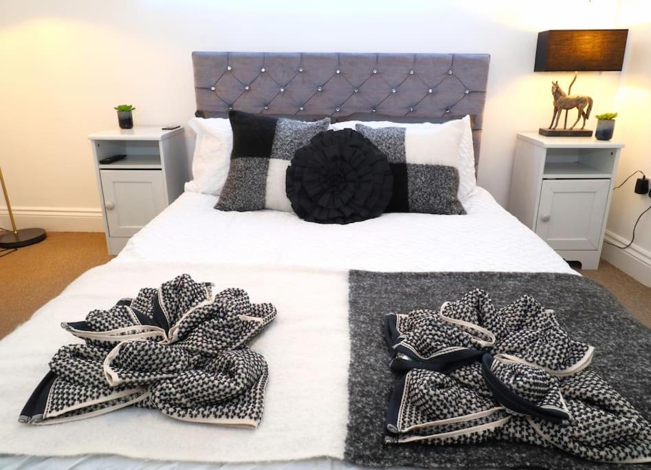 New Sunset Square Eastbourne 2 Bed Apartment, Long stay welcome view 4